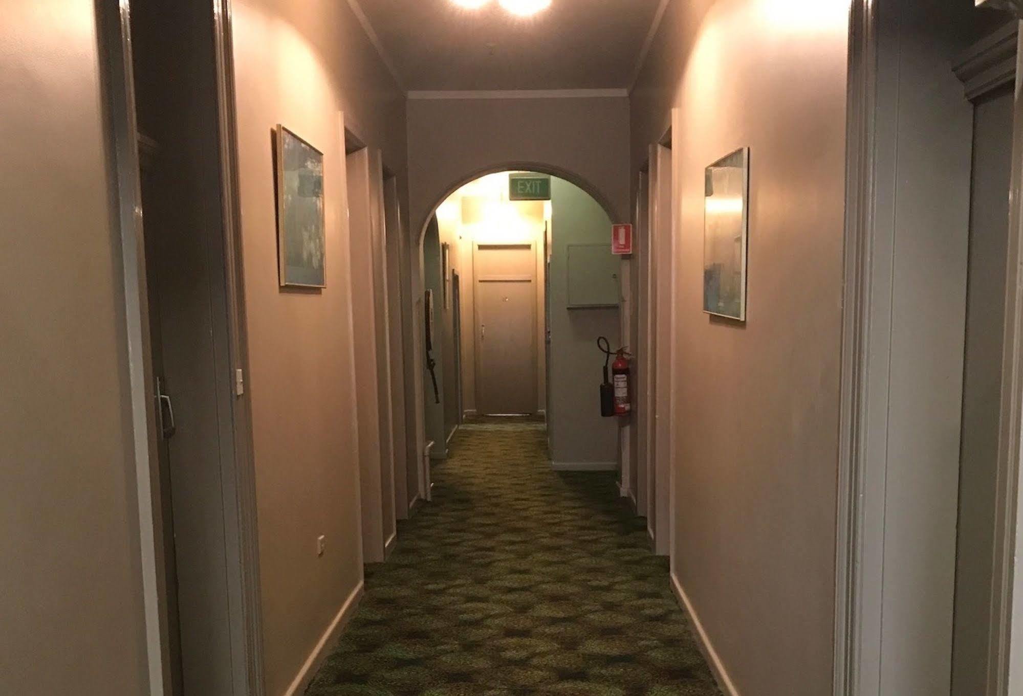 Commercial Hotel Motel Литгоу Экстерьер фото